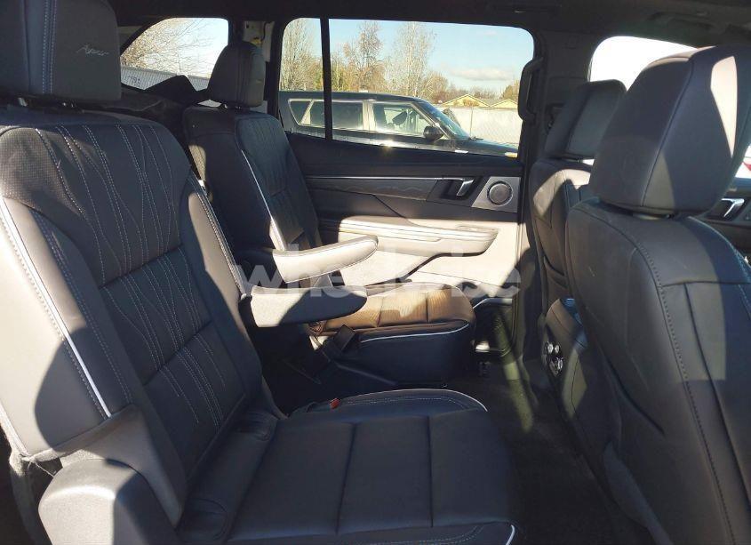 Photo 8 of 2025 Buick Enclave AVENIR FWD (VIN 5GAEVCRS5SJ107023)