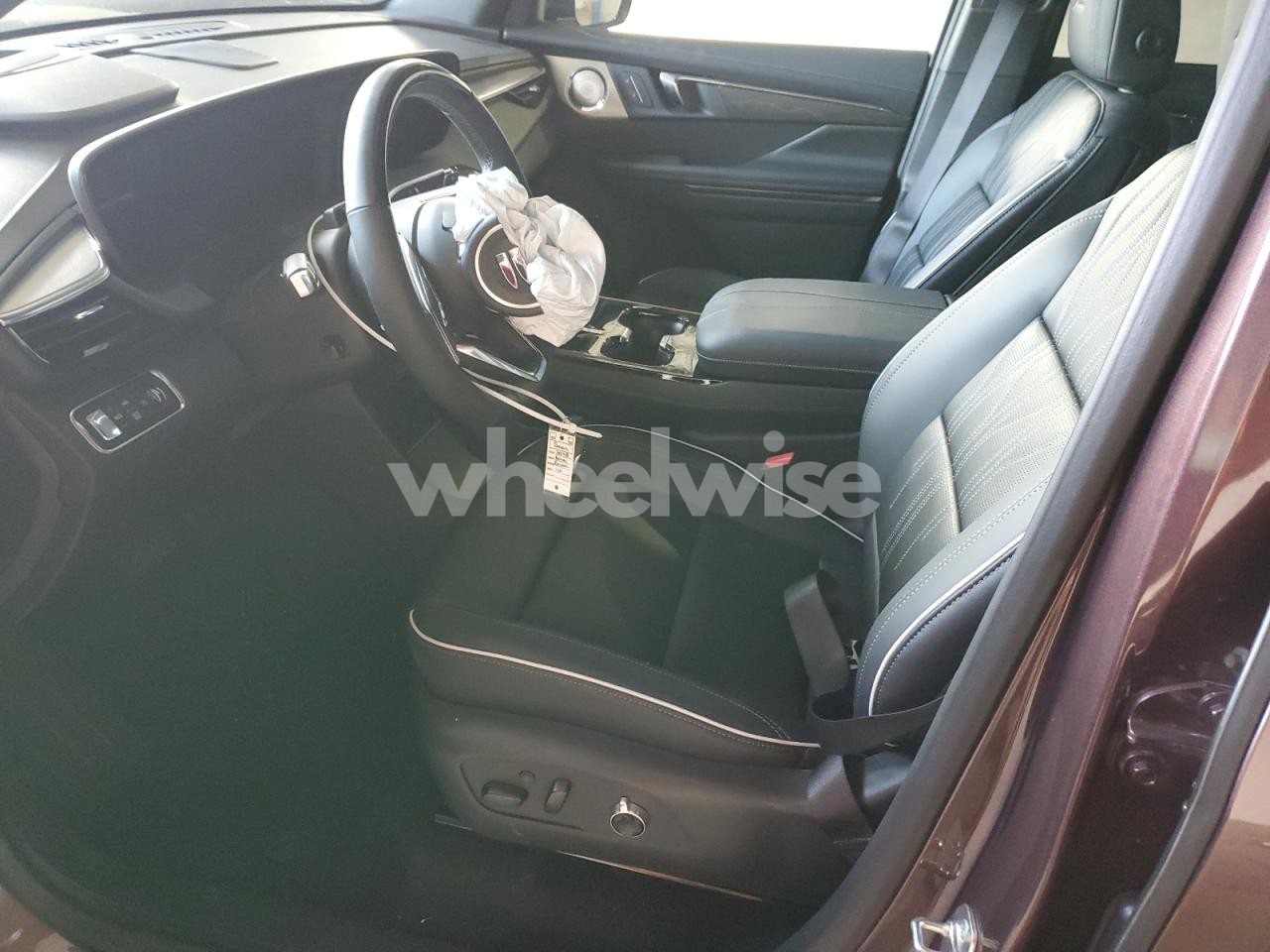 Photo 7 of 2025 BUICK ENCLAVE AVENIR N/A (VIN 5GAEVCRS8SJ284117)