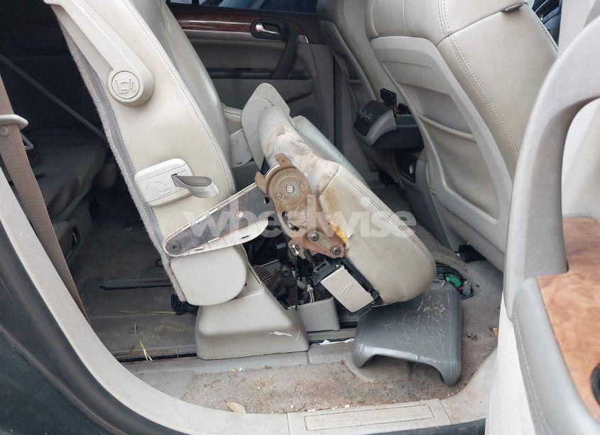 Photo 8 of 2011 Buick Enclave 1XL (VIN 5GAKRBED1BJ304345)