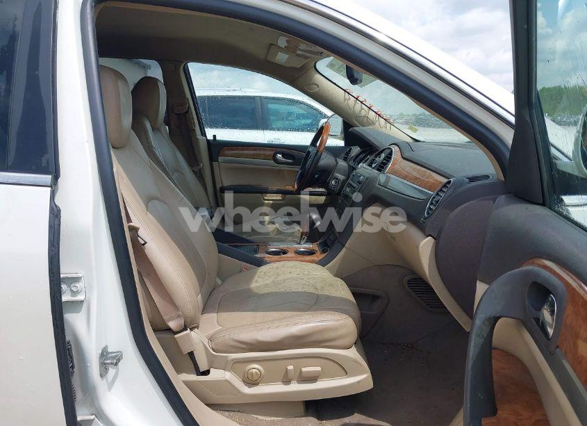 Photo 5 of 2010 Buick Enclave 1XL (VIN 5GALRBED1AJ256137)