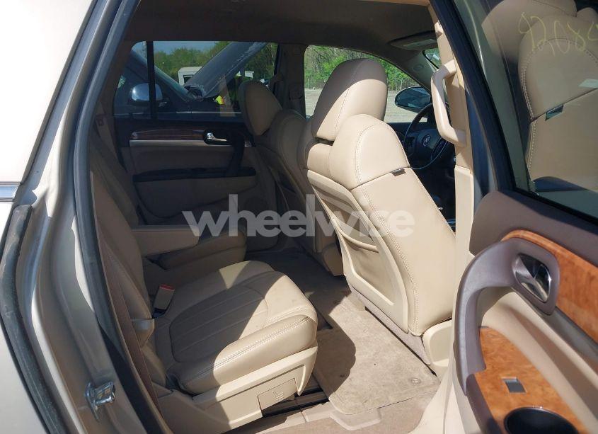 Photo 7 of 2010 Buick Enclave 1XL (VIN 5GALRBED2AJ125105)