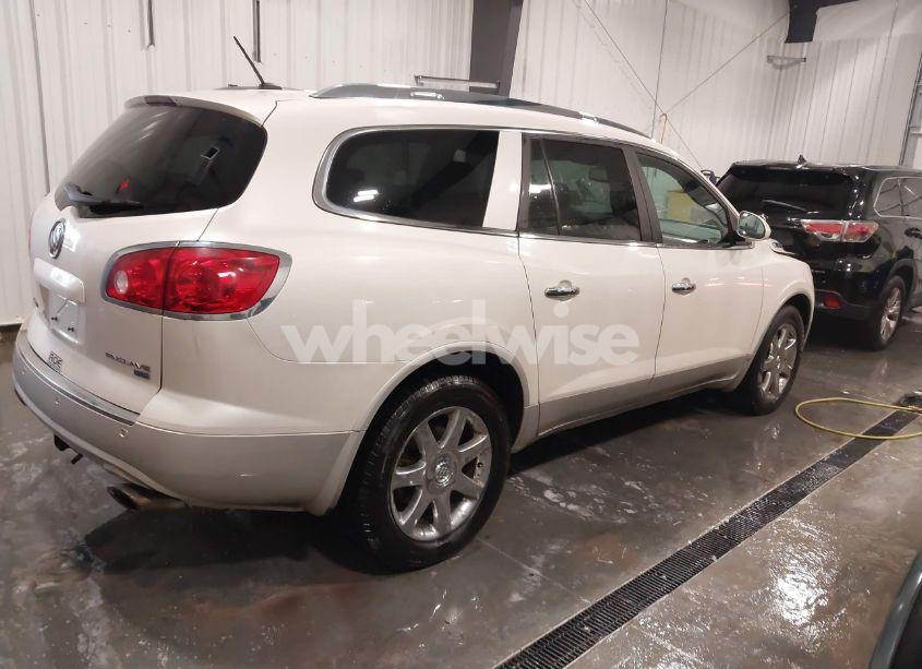 Photo 4 of 2010 Buick Enclave 1XL (VIN 5GALRBED5AJ225697)