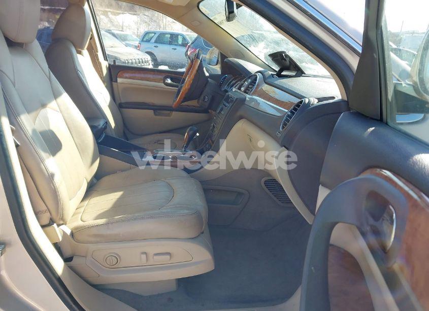 Photo 5 of 2010 Buick Enclave 1XL (VIN 5GALRBED5AJ250177)