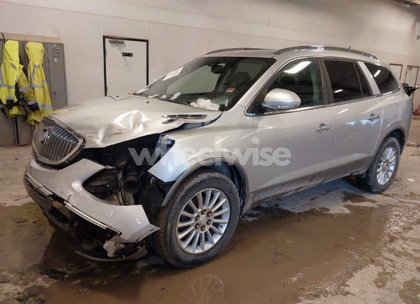 Photo 2 of 2010 Buick Enclave 1XL (VIN 5GALRBED6AJ103091)