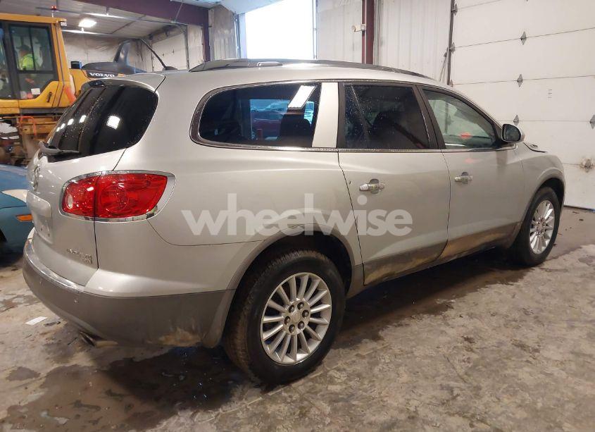 Photo 4 of 2010 Buick Enclave 1XL (VIN 5GALRBED6AJ103091)