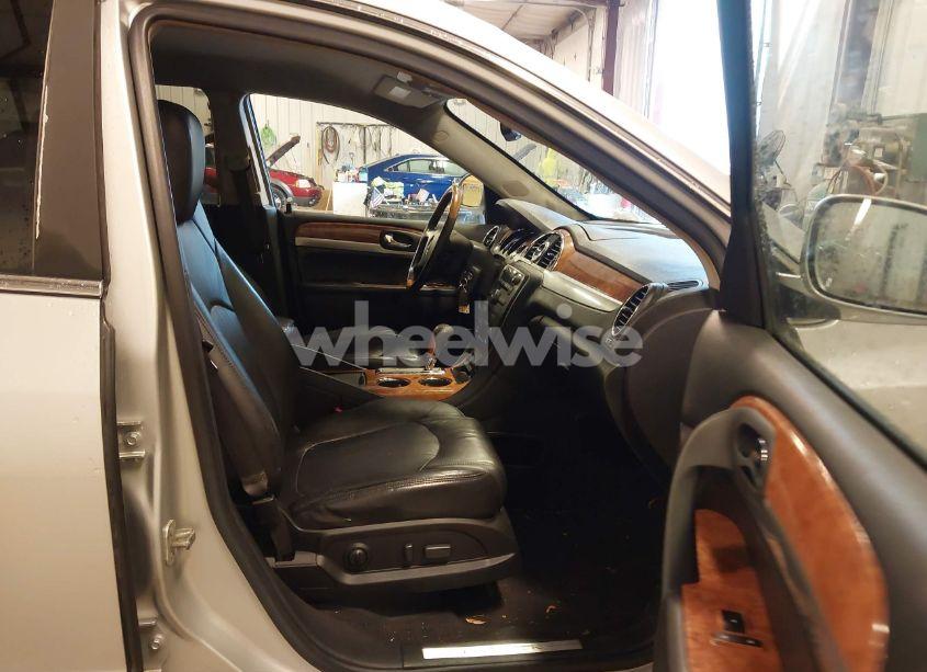 Photo 5 of 2010 Buick Enclave 1XL (VIN 5GALRBED6AJ103091)