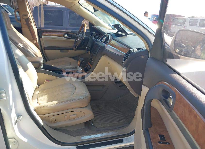 Photo 5 of 2010 Buick Enclave 1XL (VIN 5GALRBED8AJ149196)