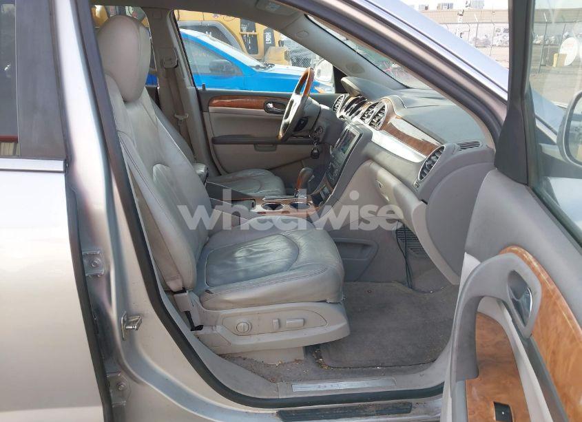 Photo 5 of 2010 Buick Enclave 1XL (VIN 5GALRBED8AJ167570)