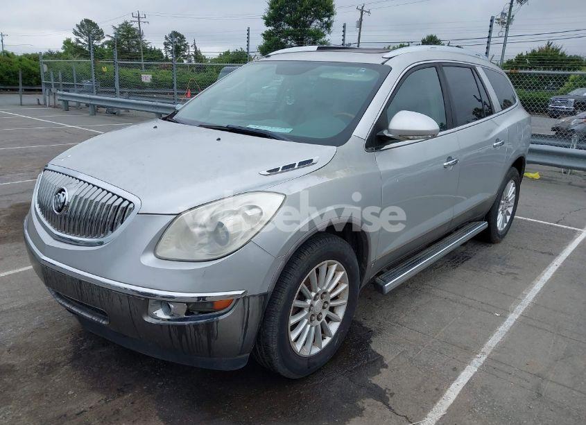 Photo 2 of 2010 Buick Enclave 1XL (VIN 5GALRBEDXAJ104776)