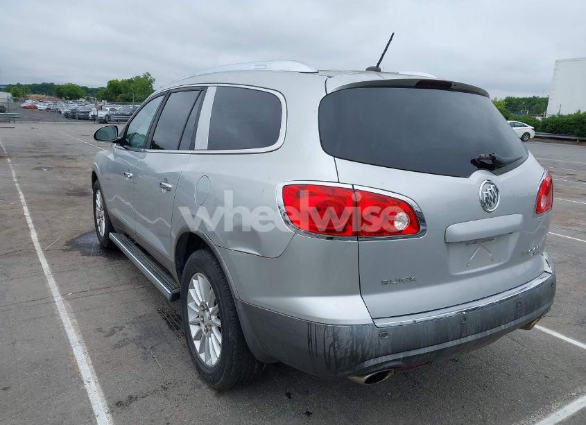Photo 3 of 2010 Buick Enclave 1XL (VIN 5GALRBEDXAJ104776)