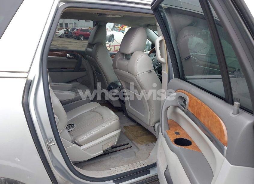 Photo 8 of 2010 Buick Enclave 1XL (VIN 5GALRBEDXAJ104776)