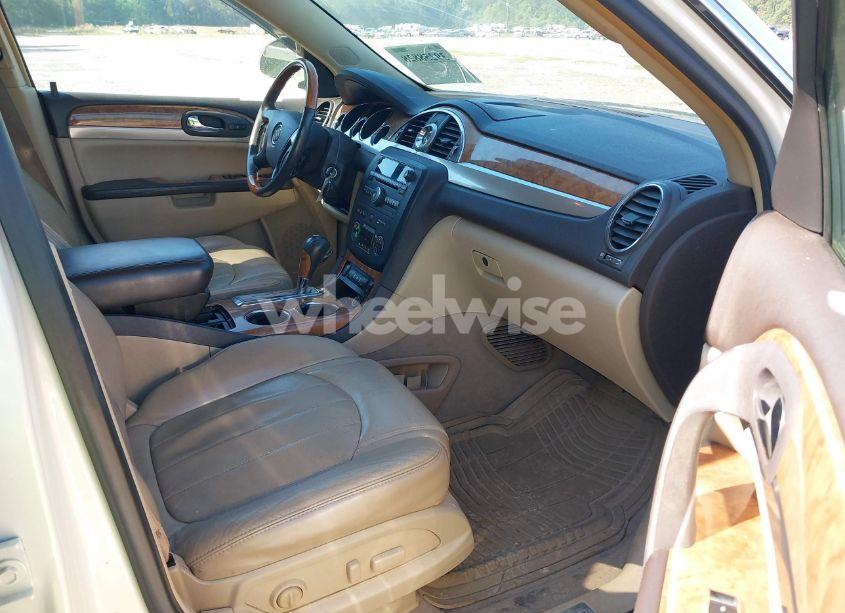 Photo 5 of 2010 Buick Enclave 1XL (VIN 5GALRBEDXAJ176822)