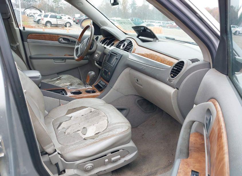 Photo 5 of 2010 Buick Enclave 2XL (VIN 5GALVCED1AJ167640)