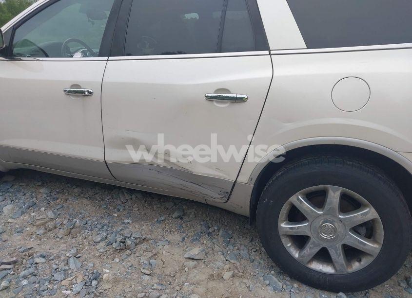 Photo 6 of 2010 Buick Enclave 2XL (VIN 5GALVCED9AJ203204)