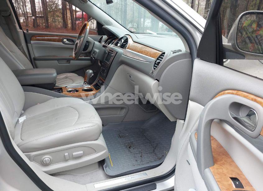 Photo 5 of 2010 Buick Enclave 2XL (VIN 5GALVCED9AJ211724)