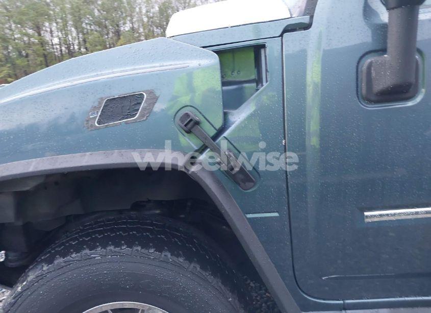 Photo 6 of 2005 Hummer H2 SUT (VIN 5GRGN22U15H114401)