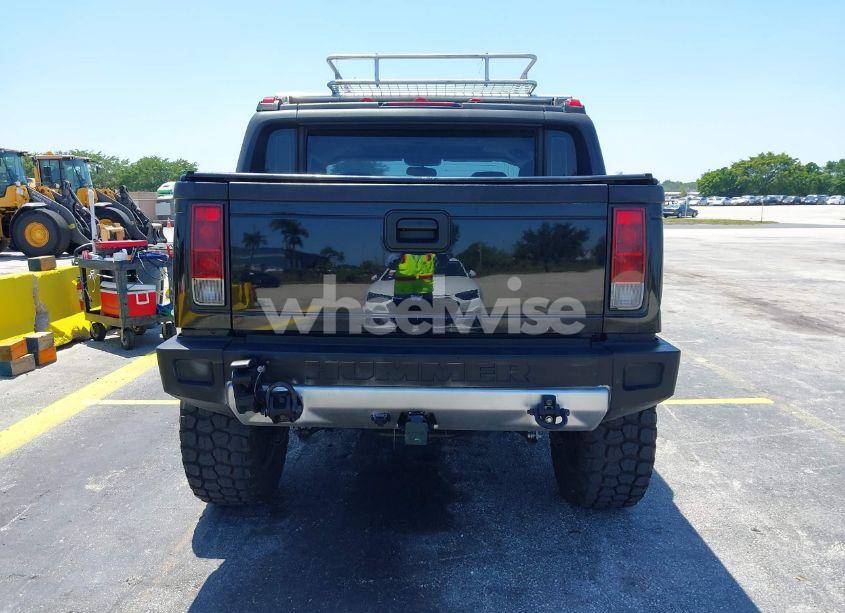 Photo 16 of 2005 Hummer H2 SUT (VIN 5GRGN22U25H106033)