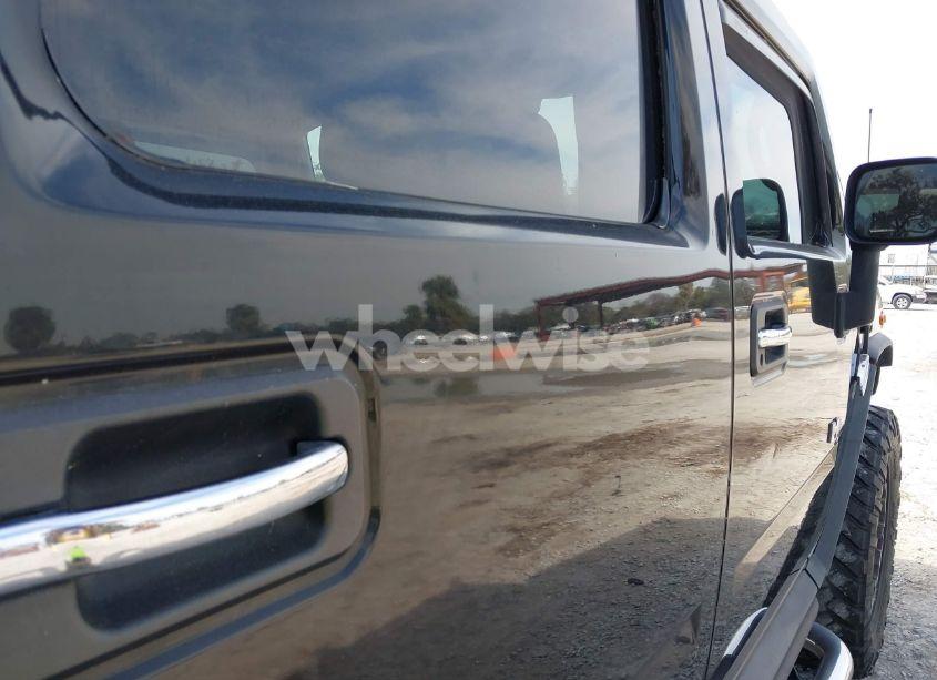 Photo 17 of 2005 Hummer H2 SUT (VIN 5GRGN22U25H113340)