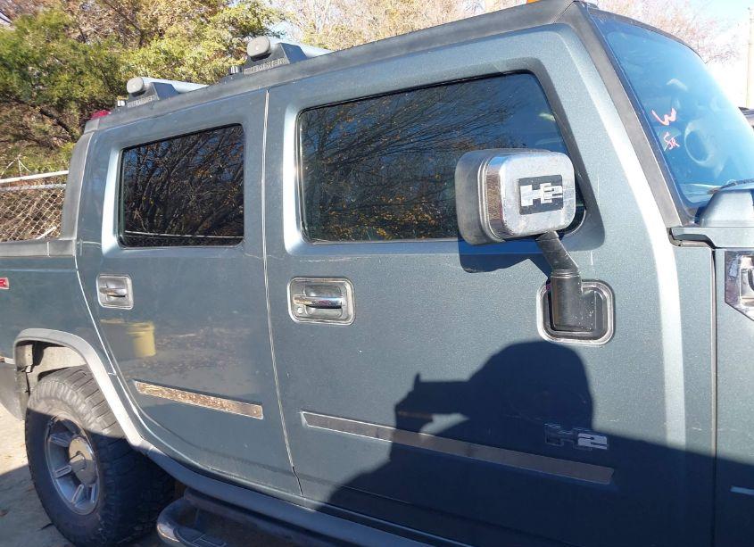 Photo 13 of 2005 Hummer H2 SUT (VIN 5GRGN22U75H111132)