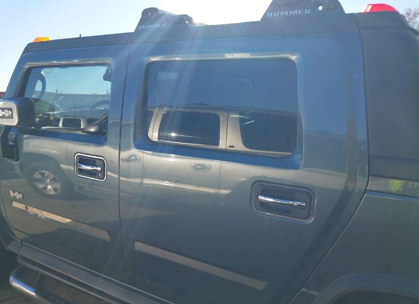 Photo 14 of 2005 Hummer H2 SUT (VIN 5GRGN22U75H111132)