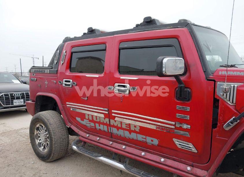 Photo 13 of 2005 Hummer H2 SUT (VIN 5GRGN22U85H109468)