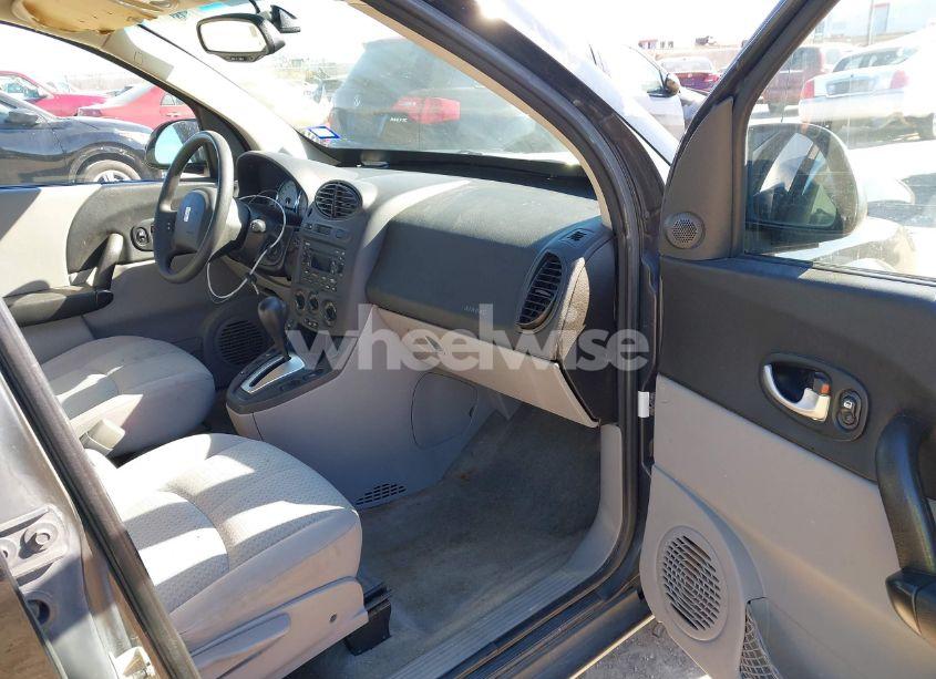 Photo 5 of 2005 Saturn Vue 4 CYL (VIN 5GZCZ33D35S828086)