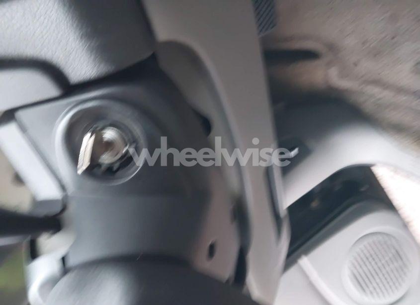 Photo 11 of 2005 Saturn Vue 4 CYL (VIN 5GZCZ33D95S830599)