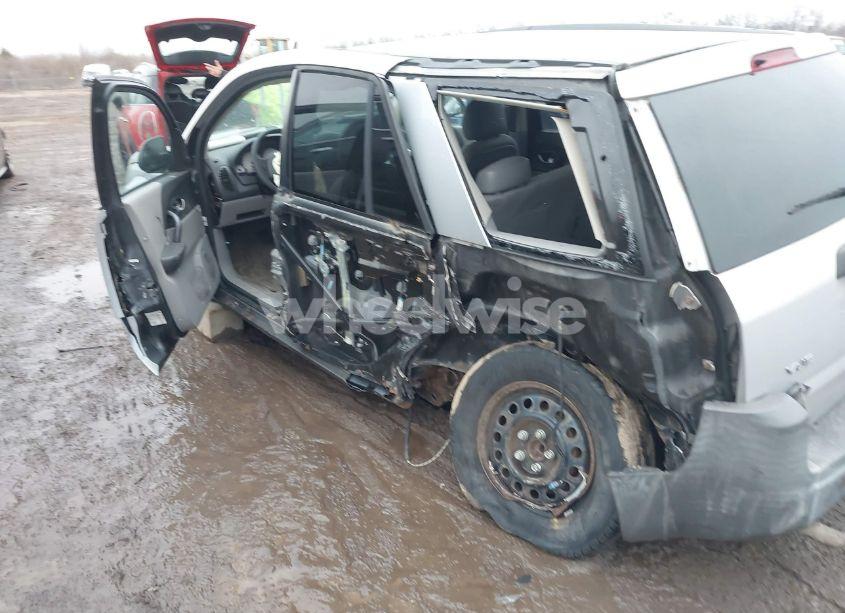 Photo 3 of 2005 Saturn Vue 4 CYL (VIN 5GZCZ33D95S830599)