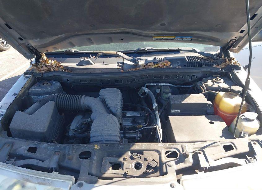 Photo 10 of 2005 Saturn Vue 4 CYL (VIN 5GZCZ33D95S832773)