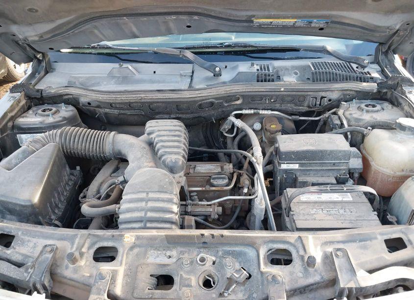 Photo 6 of 2005 Saturn Vue 4 CYL (VIN 5GZCZ33D95S858001)