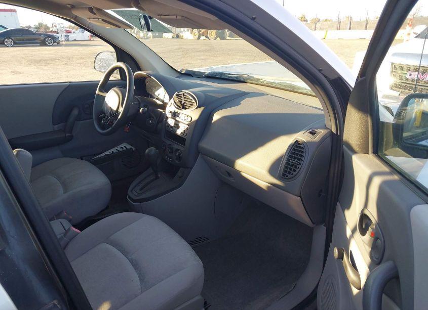 Photo 5 of 2003 Saturn Vue 4 CYL (VIN 5GZCZ43D03S806906)