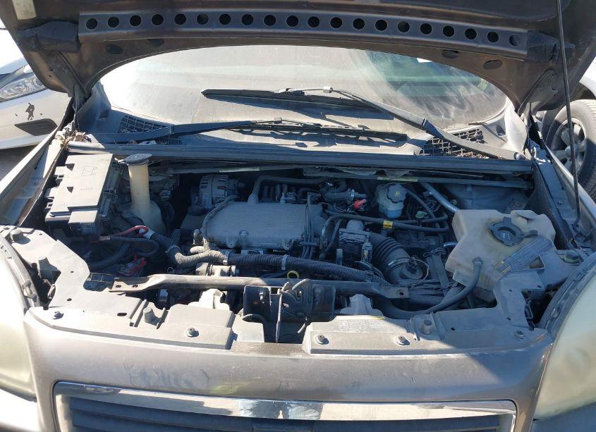 Photo 10 of 2005 Saturn Relay FWD (VIN 5GZDV23L65D182337)