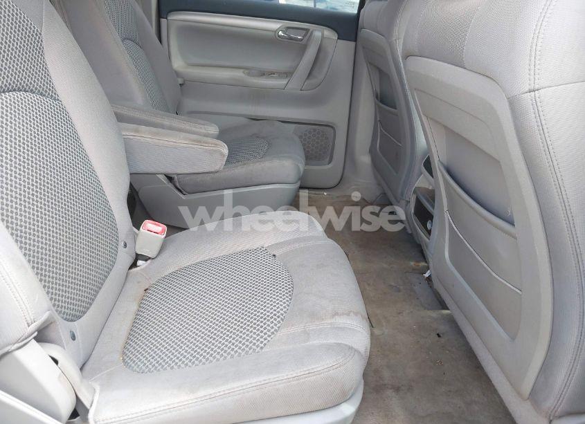 Photo 8 of 2008 Saturn Outlook XE (VIN 5GZER13768J175688)