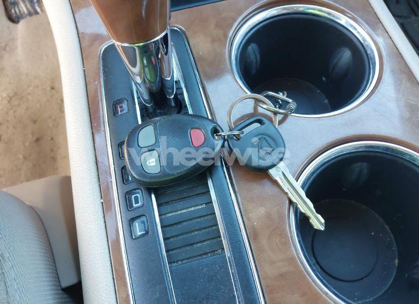 Photo 11 of 2008 Saturn Outlook XR (VIN 5GZER23748J127564)