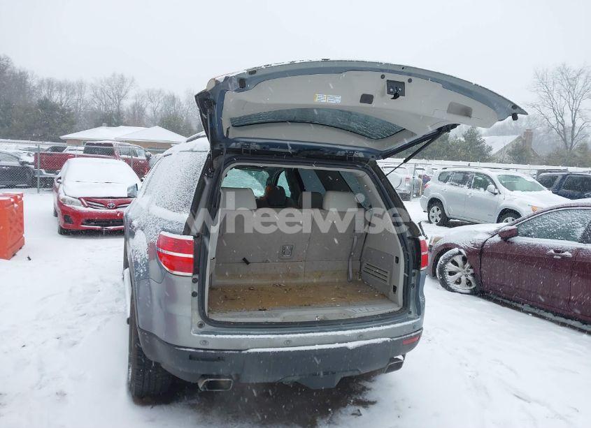 Photo 3 of 2007 Saturn Outlook XR (VIN 5GZER33717J173535)