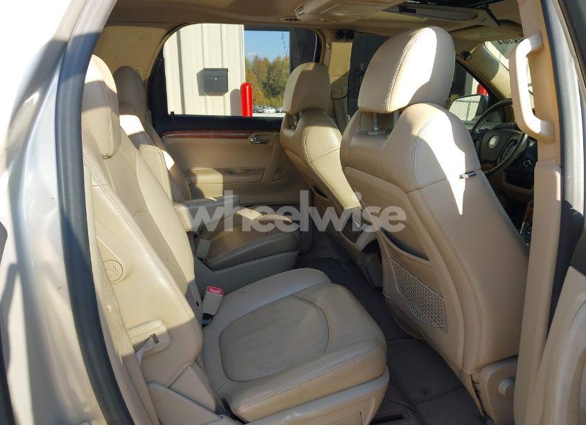 Photo 8 of 2007 Saturn Outlook XR (VIN 5GZER33747J122160)