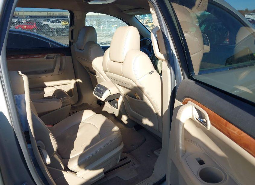 Photo 8 of 2010 Saturn Outlook XR-L (VIN 5GZLRVED3AJ204121)