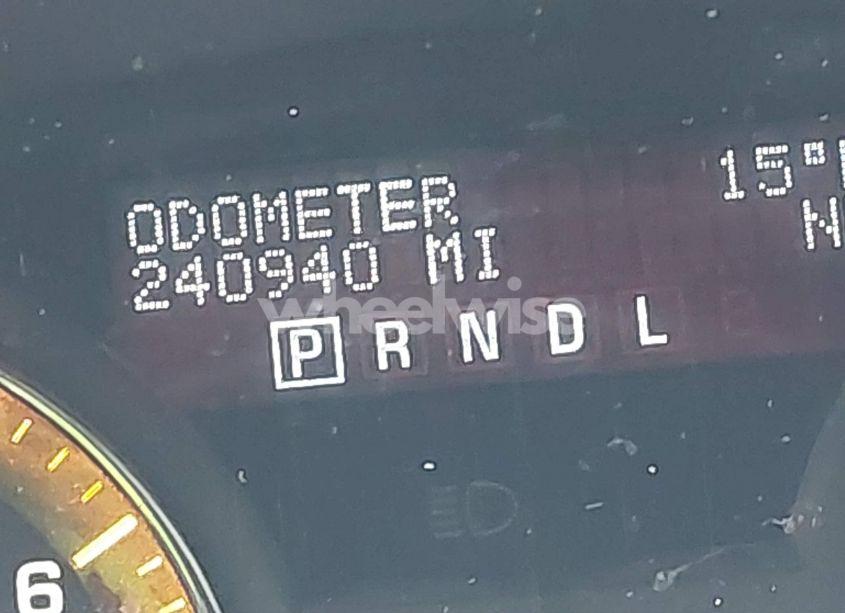 Photo 7 of 2010 Saturn Outlook XR-L (VIN 5GZLRVED4AJ131633)