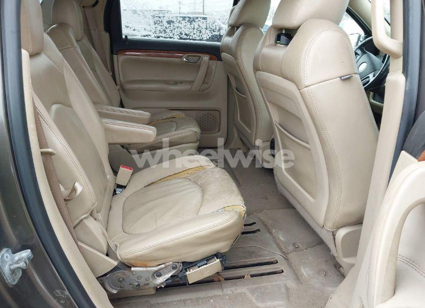 Photo 8 of 2010 Saturn Outlook XR-L (VIN 5GZLRVED4AJ131633)