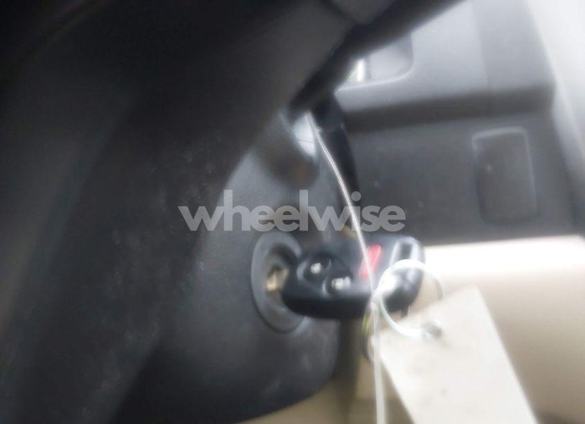 Photo 11 of 2010 Honda Cr-v LX (VIN 5J6RE4H3XAL013699)