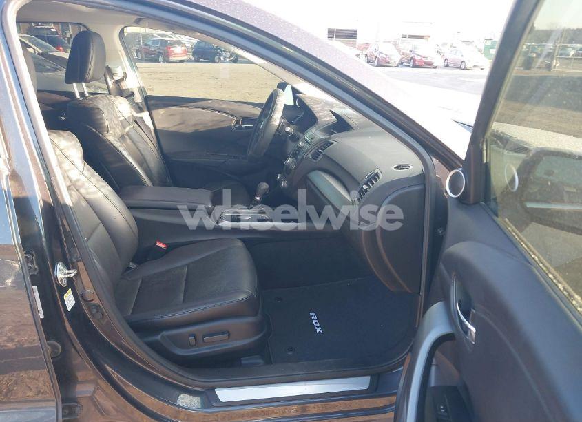 Photo 5 of 2015 Acura Rdx (VIN 5J8TB3H35FL009826)