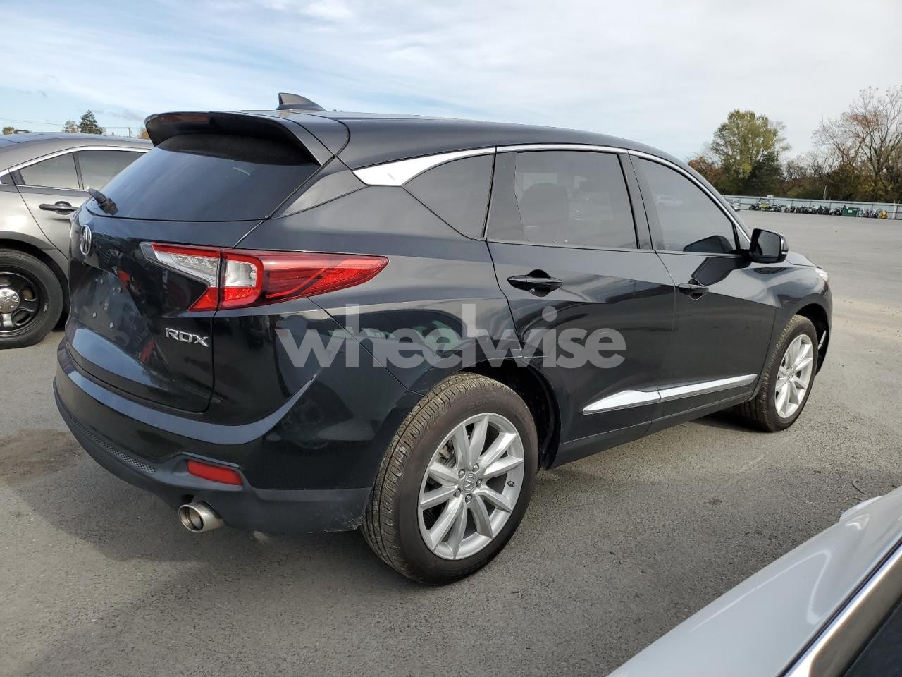 Photo 3 of 2019 ACURA RDX (VIN 5J8TC1H31KL024304)