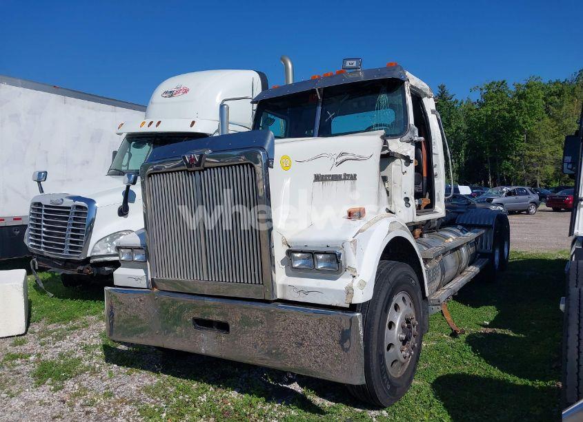 Photo 16 of 2020 Western Star 4900 EX (VIN 5KJJAED11LPLU6459)