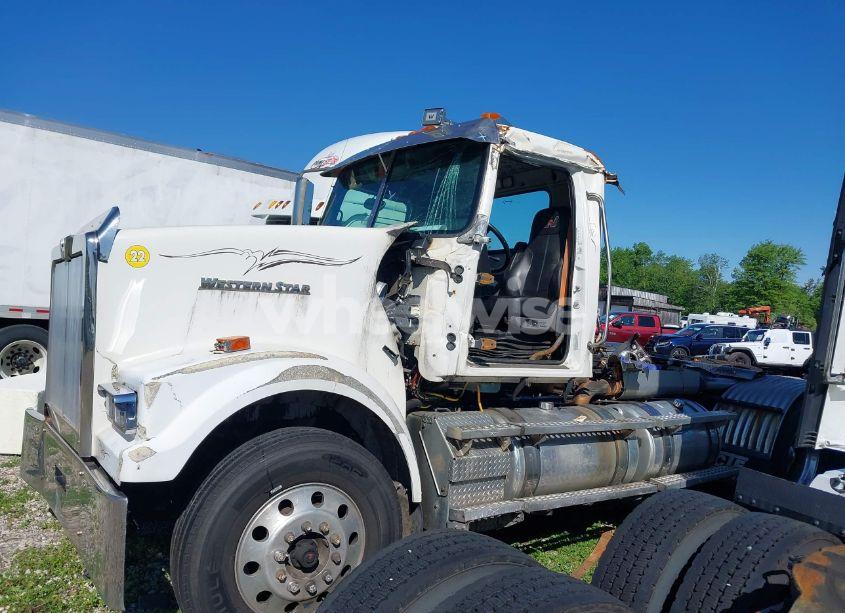 Photo 17 of 2020 Western Star 4900 EX (VIN 5KJJAED11LPLU6459)