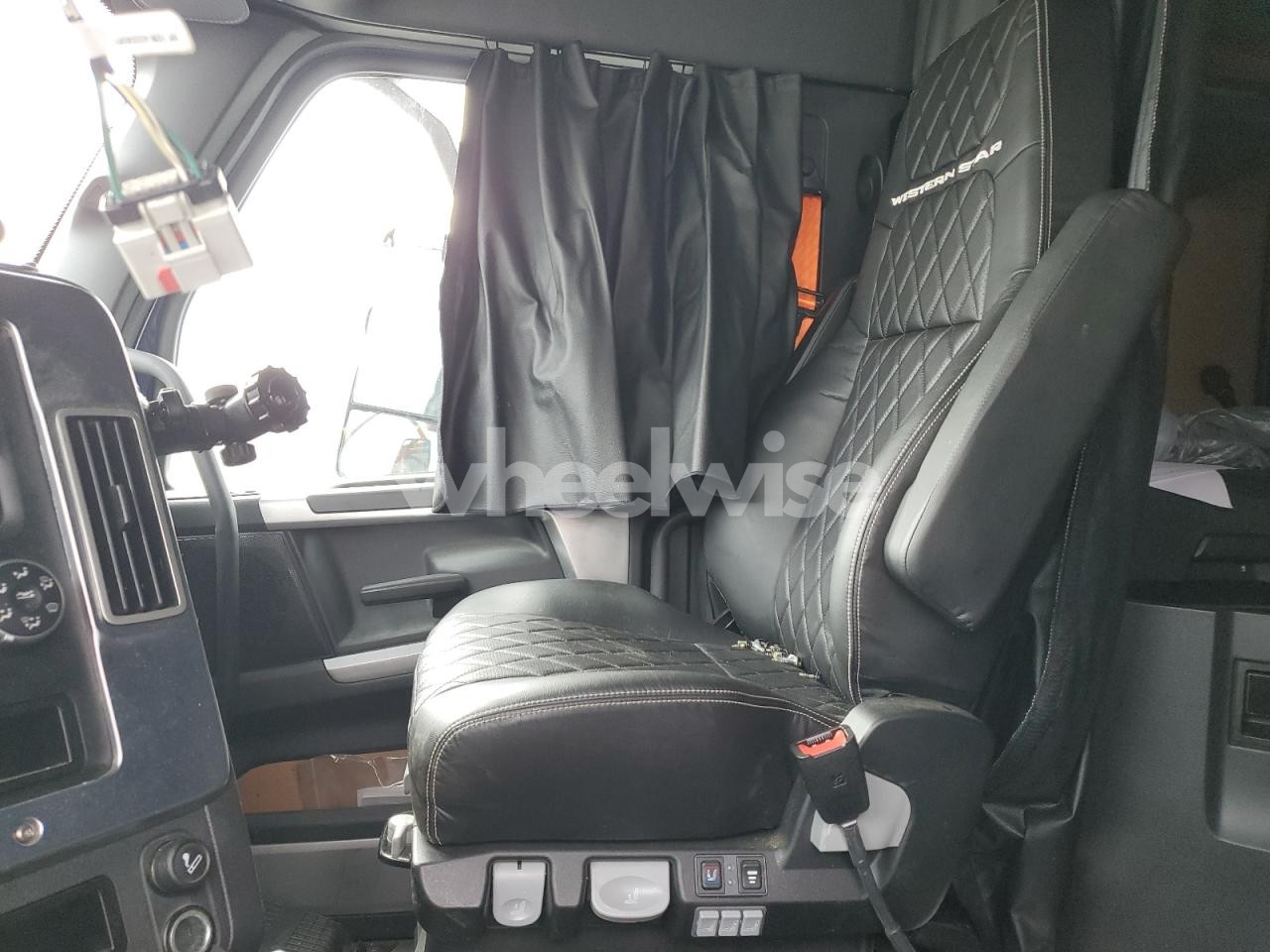 Photo 5 of 2024 WESTERN STAR/AUTO CAR 57X CHASSIS (VIN 5KJJBZDR3RLUV8058)