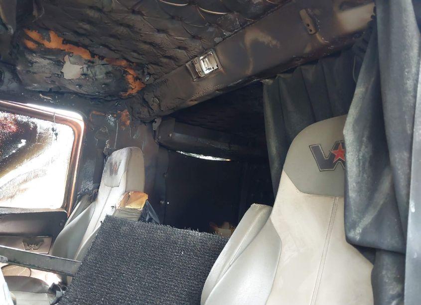 Photo 7 of 2019 Western Star 4900 EX (VIN 5KKHAEDVXKPKT5713)