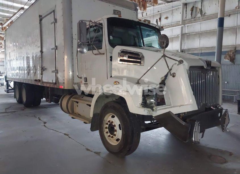 2018 Western Star 4700 SET BACK AXLE (VIN 5KKHAXFE3JPJD9621) main photo
