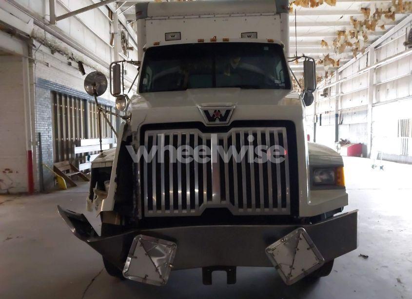 Photo 12 of 2018 Western Star 4700 SET BACK AXLE (VIN 5KKHAXFE3JPJD9621)