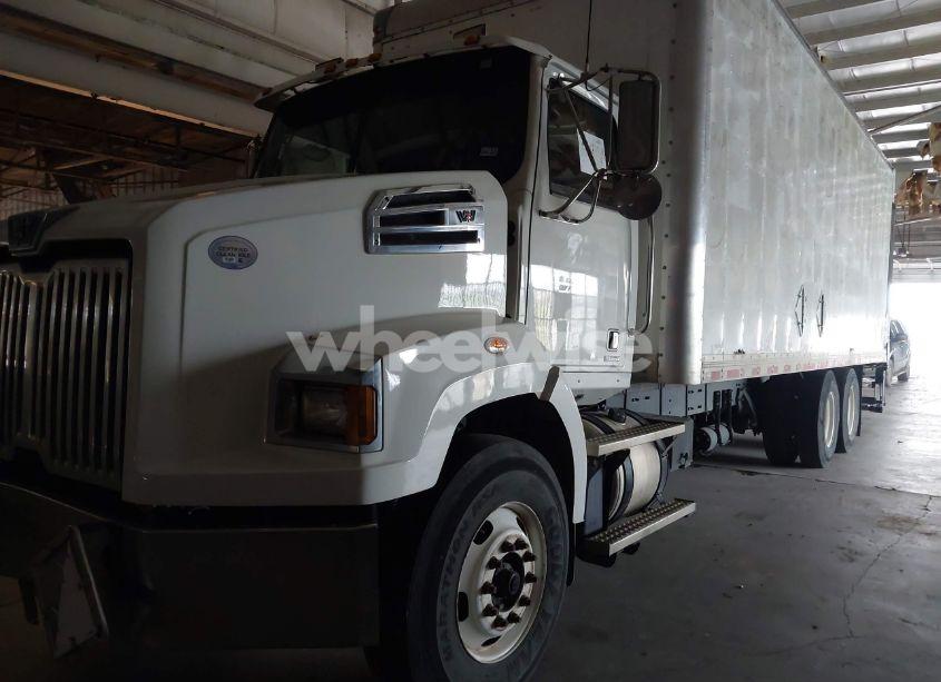 Photo 2 of 2018 Western Star 4700 SET BACK AXLE (VIN 5KKHAXFE3JPJD9621)