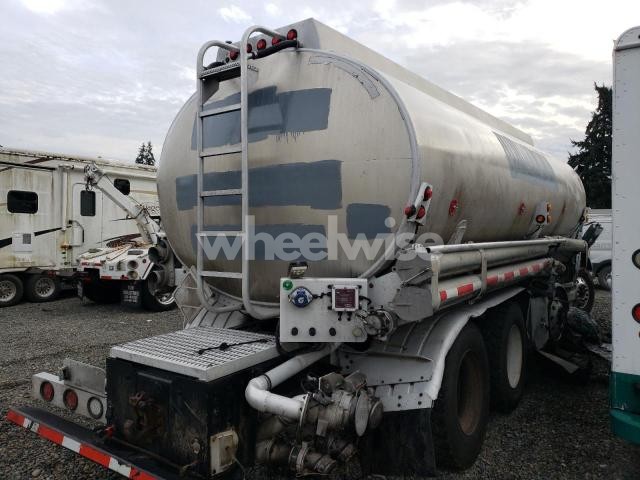 Photo 10 of 2022 WESTERN STAR 4900 TANK TRUCK N/A (VIN 5KKMALFG0NPNE5161)